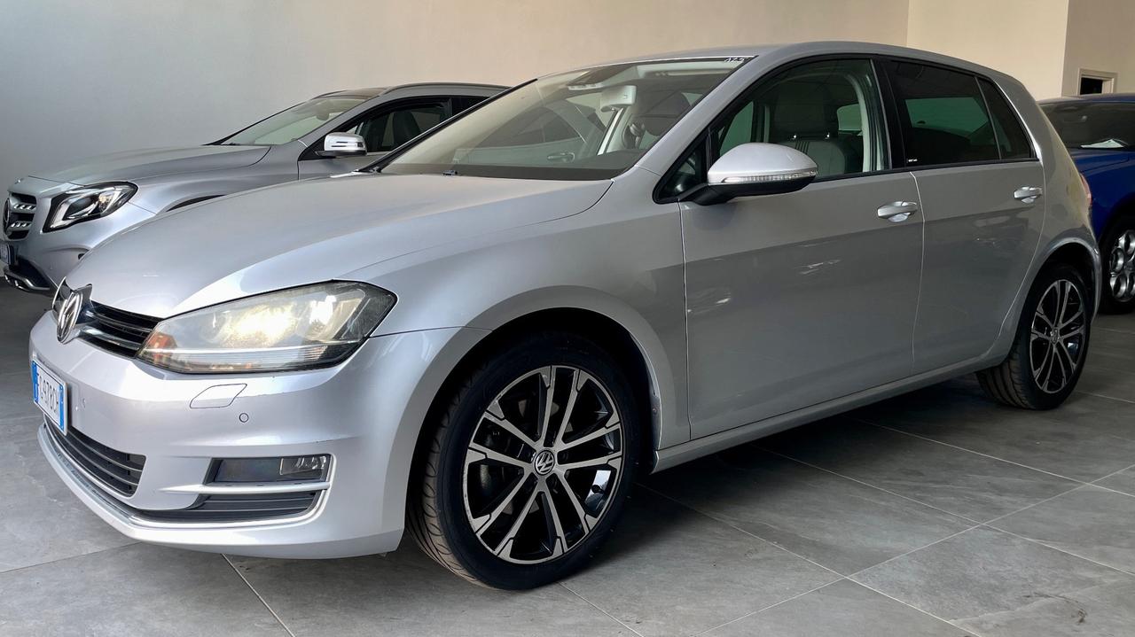 VOLKSWAGEN GOLF 1.6 COMFORT LINE BLUEMOTION TECHNOLOGY TDI 110 CV - FULL LED, NEOPATENTATI