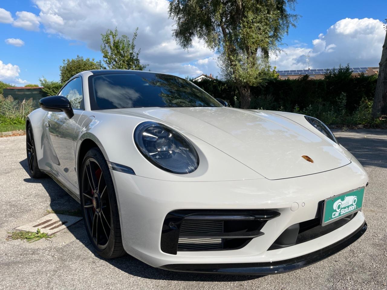 Porsche 911 Carrera 4 GTS