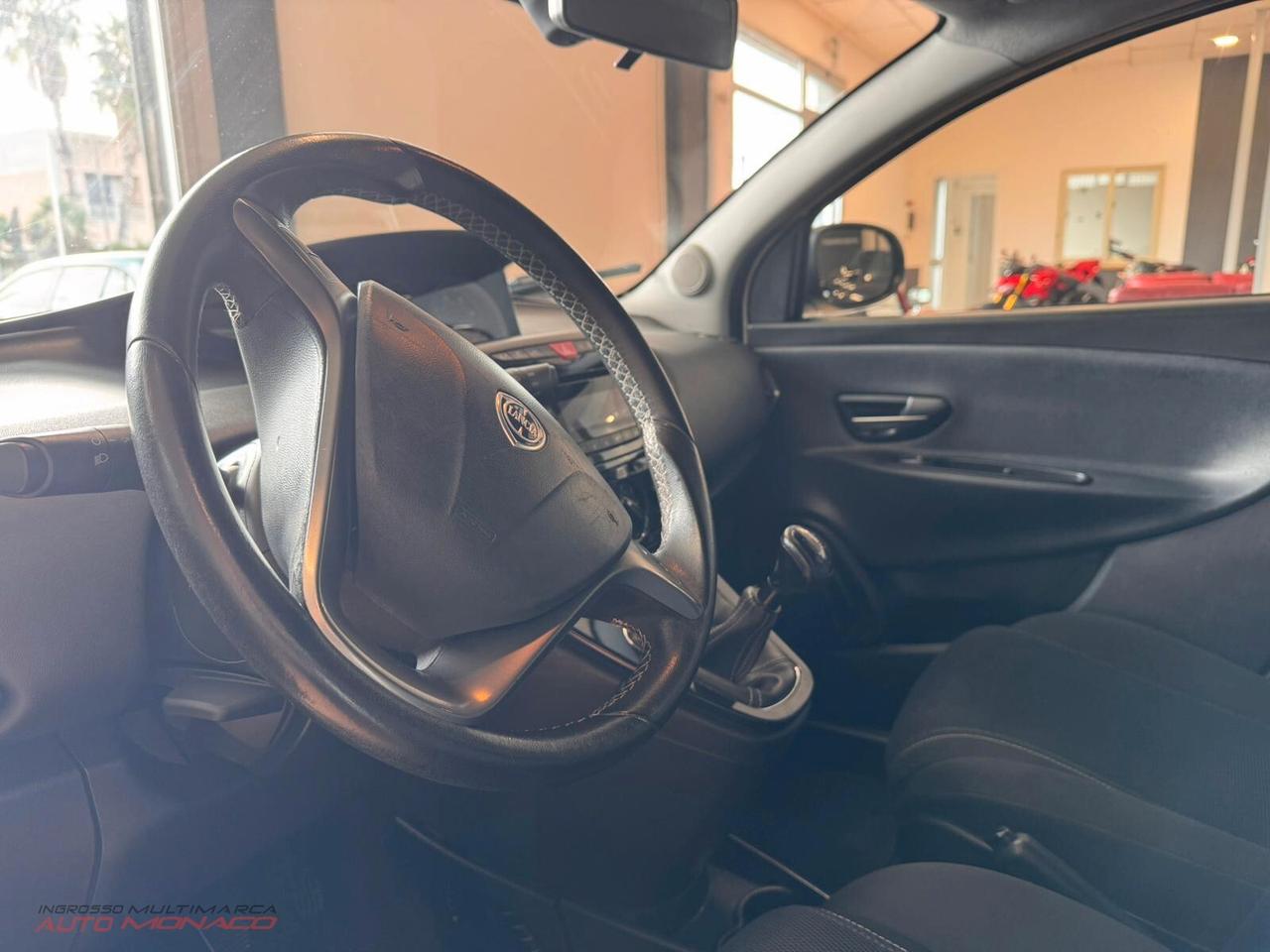 Lancia Ypsilon 1.3 MJT 95CV Momodesign 2014