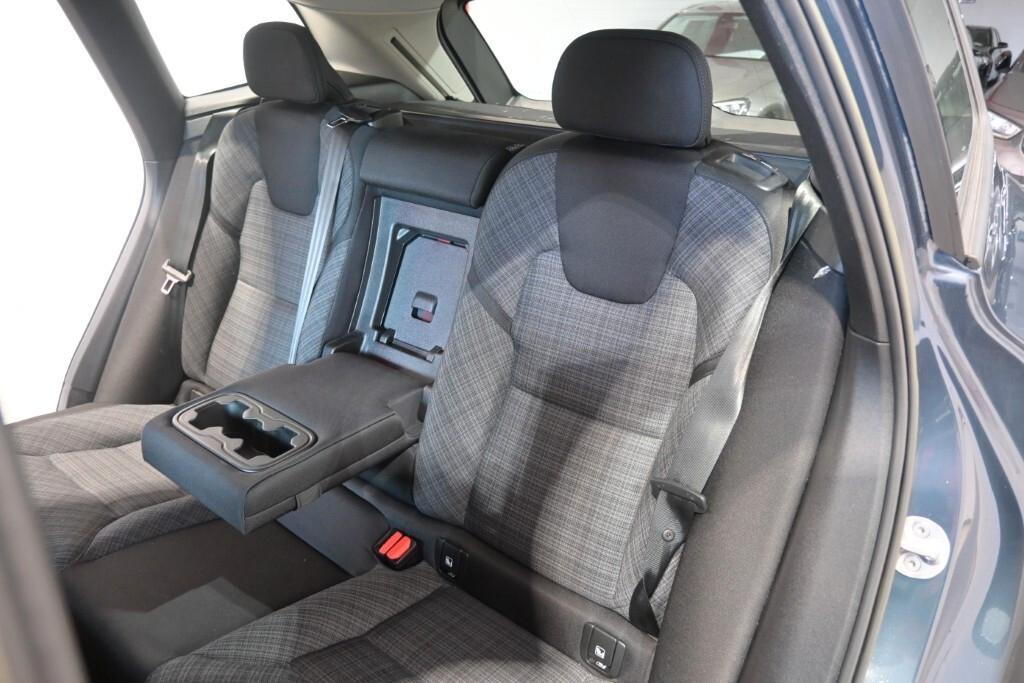 VOLVO XC60 2.0D 197CV B4 (D) AUTOMATIC BUSINESS SPORT ( FARI LED - COCKPIT - CARPLAY - CRUISE - SENSORI POST. - CERCHI 18)