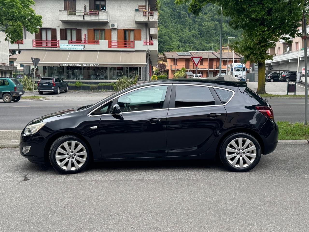 Opel Astra 1.4 100CV 5 porte Cosmo - GIA' TAGLIANDATA - CON CATENA DI DISTRIBUZIONE