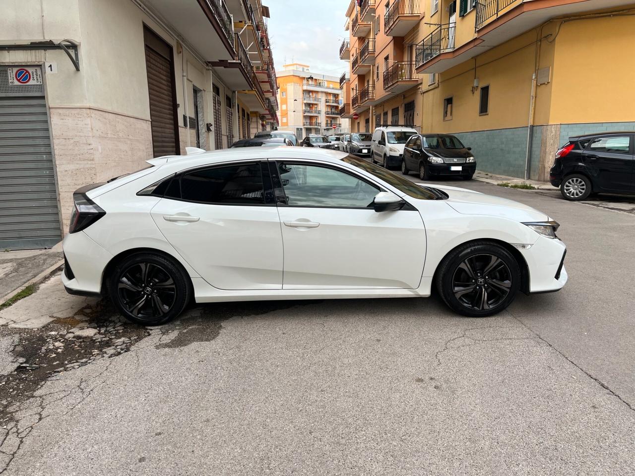 Honda Civic 1.6 5 porte Elegance Navi