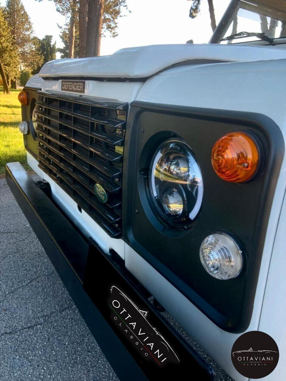 Land Rover Defender 90 turbodiesel Soft-top