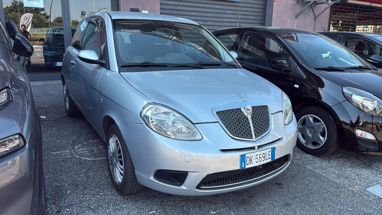 Lancia Ypsilon 1.3 MJT 75 CV Oro Bianco