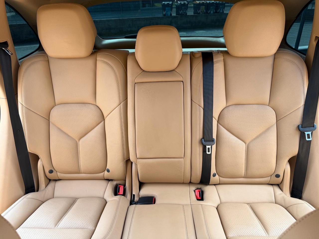 Porsche Cayenne 3.0 Diesel /km docnavi/pelle/chrono/21"