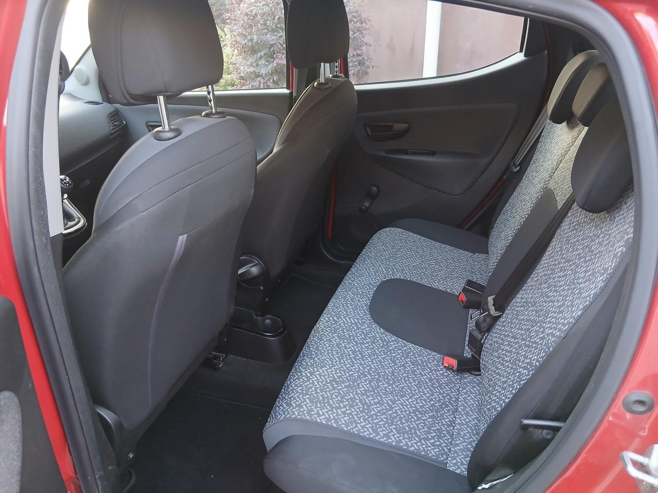 Lancia Ypsilon 1.2 69 CV 5 porte S&S unico proprietario tua a € 193 mese