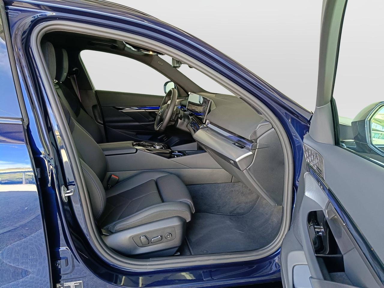 BMW Serie 5 G61 2024 Touring - 520d Touring 48V xdrive MSport Pro auto