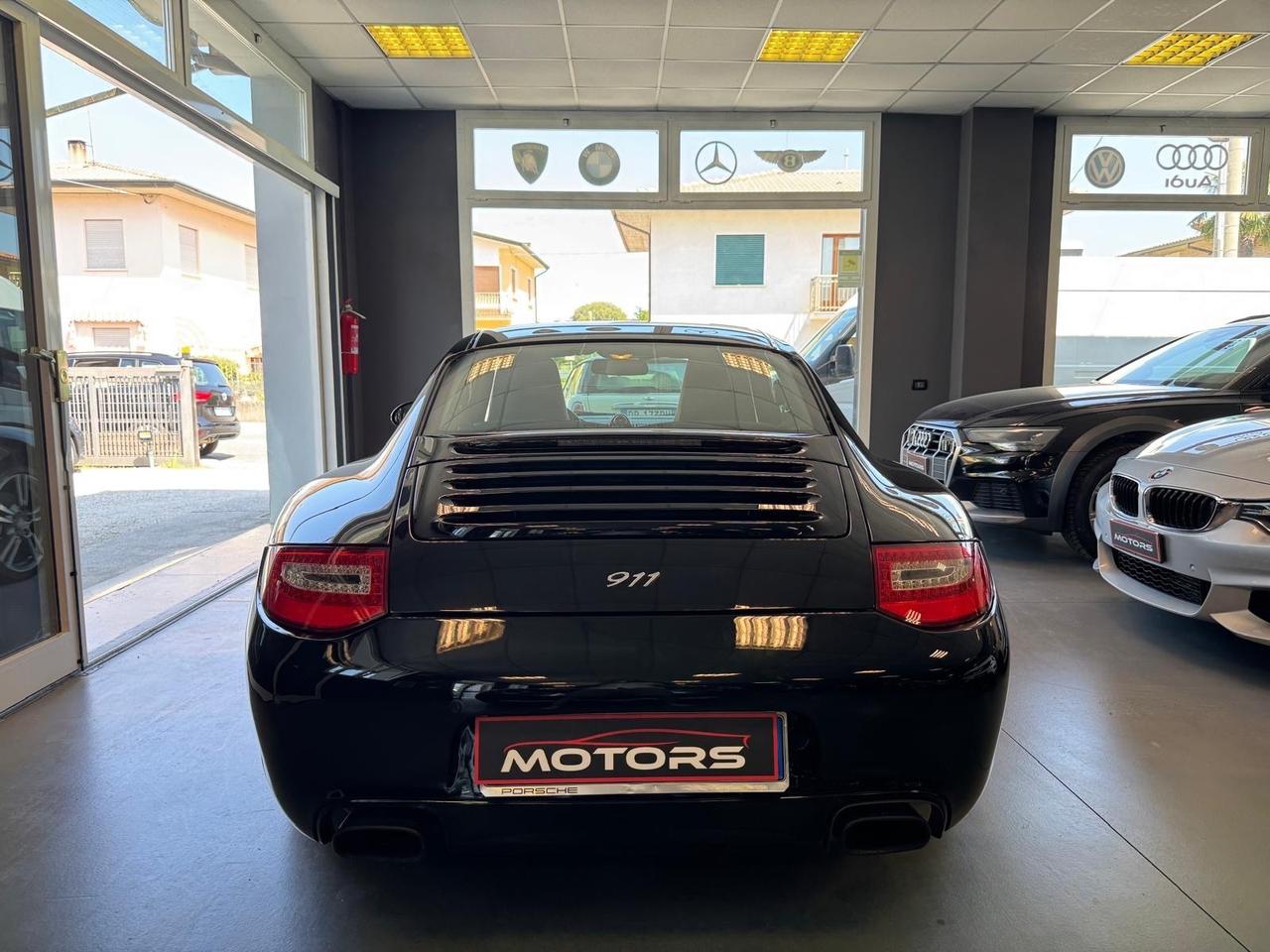 Porsche 911 Carrera Coupé Black Edition