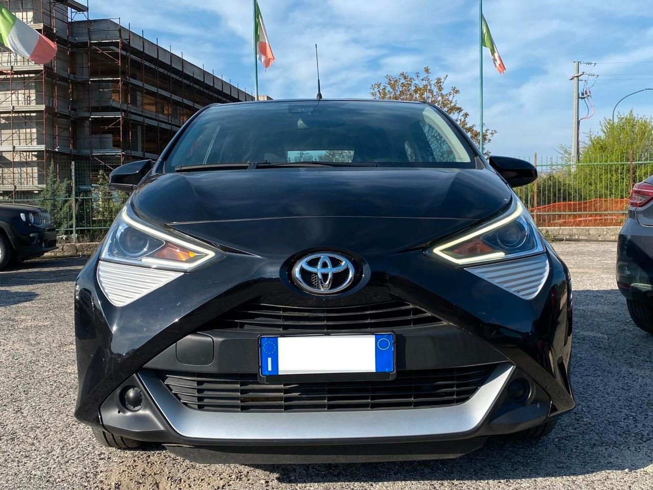 Toyota Aygo Connect 1.0 VVT-i 72 CV 5 porte x-wave