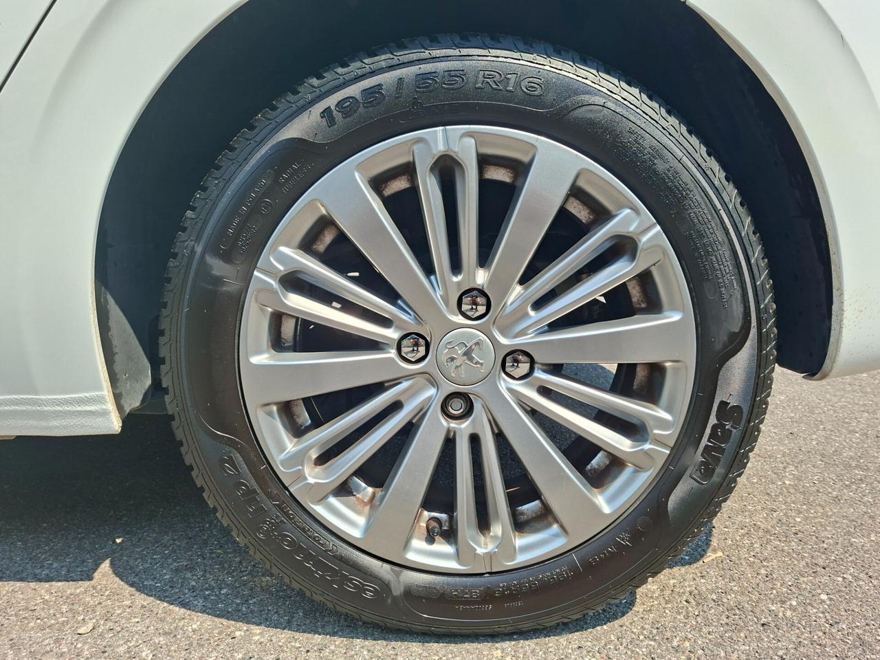 Peugeot 208 1.2 GPL / 5PORTE