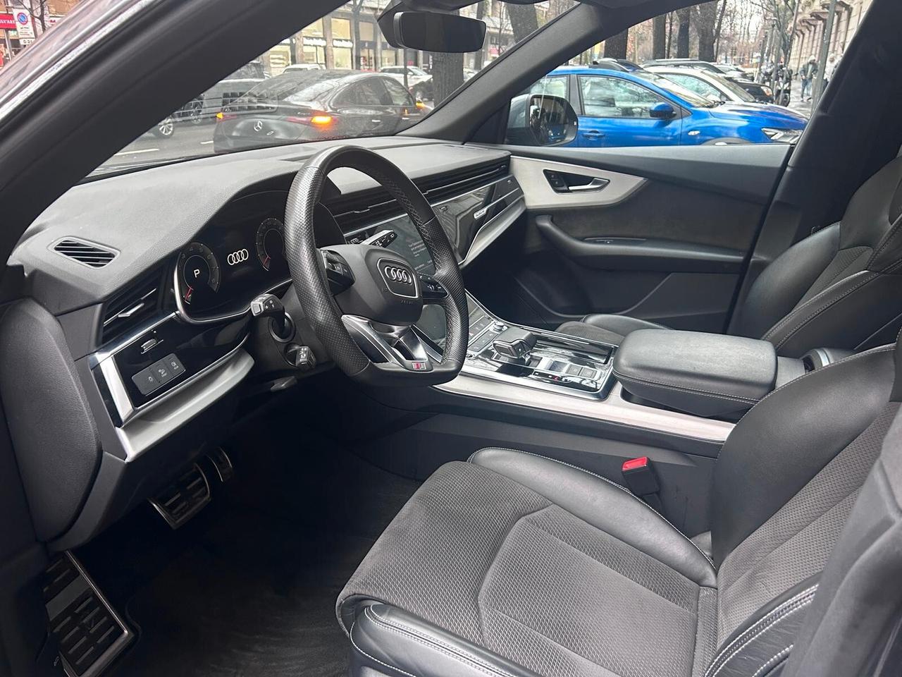 Audi Q8 55 TFSI quattro tiptronic