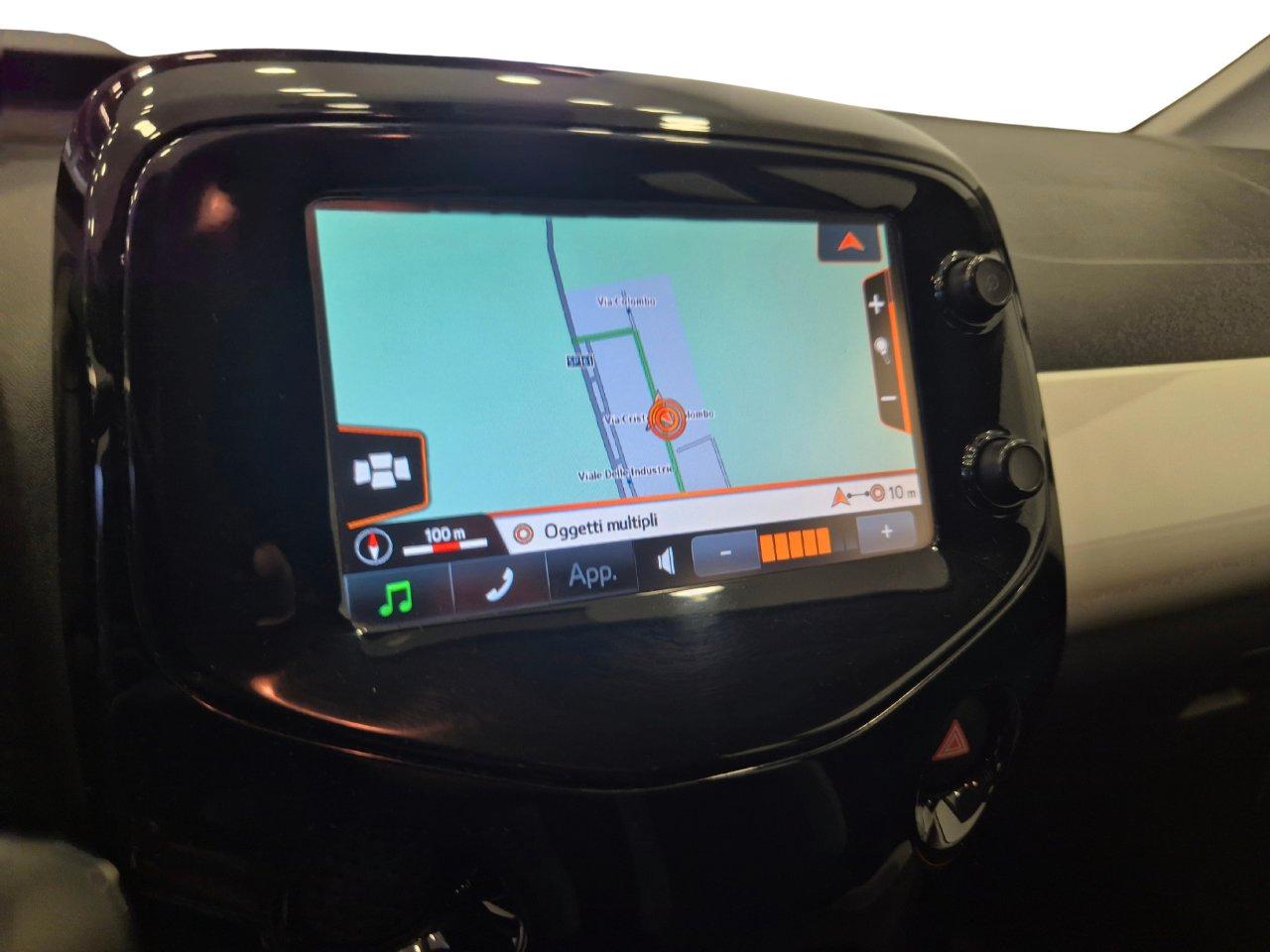 Toyota Aygo 5p 1.0 x-play aut. - NEOPATENTATI - Cam - Navi