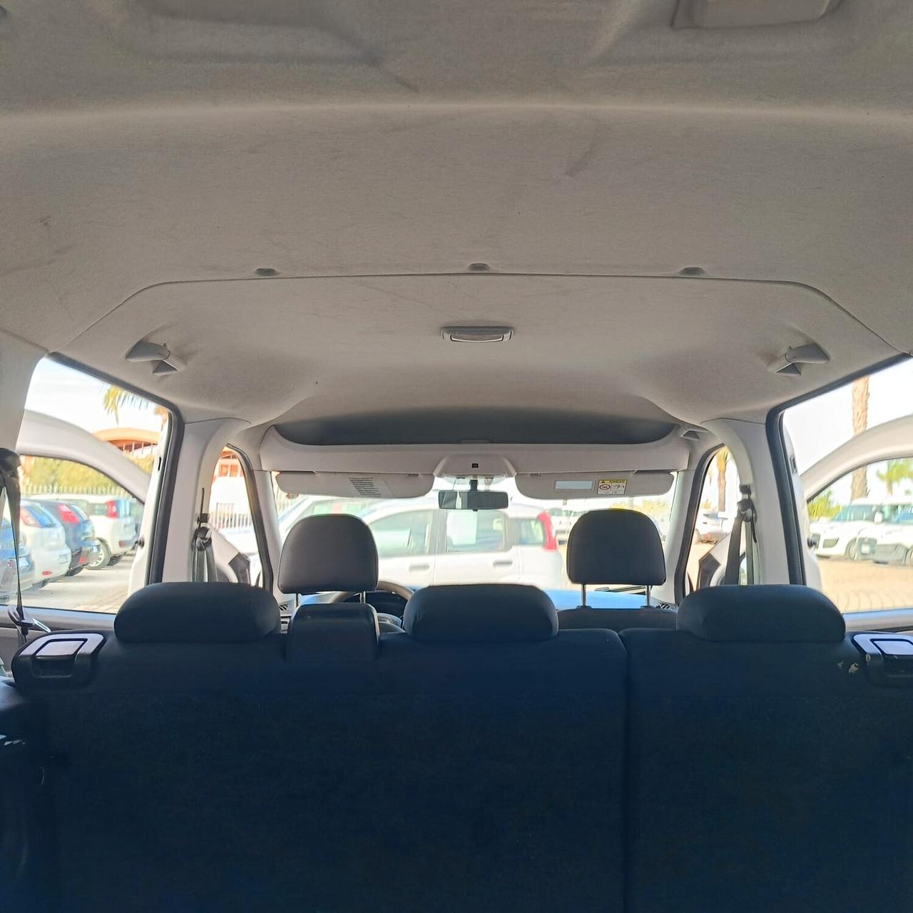 Fiat Doblo 1.3 MTJ Autocarro con gancio traino N1 5 posti