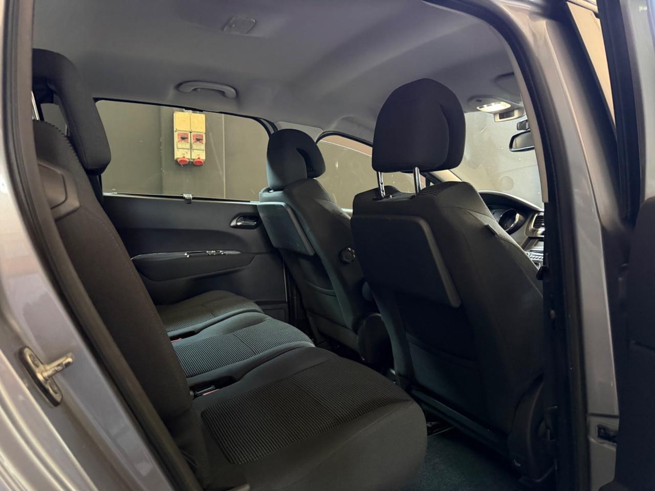 Peugeot 5008 1.6 HDi 115CV Business