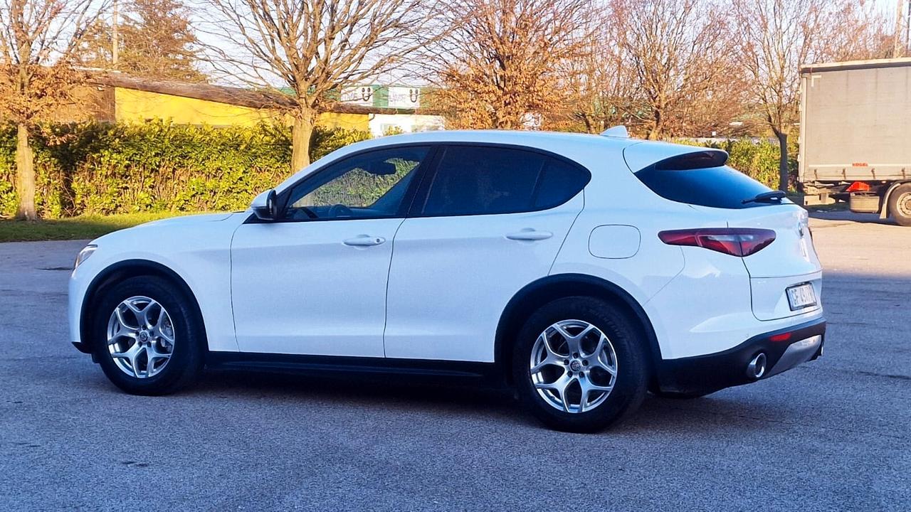 Alfa Romeo Stelvio 2.2 Turbodiesel 160 CV AT8 RWD