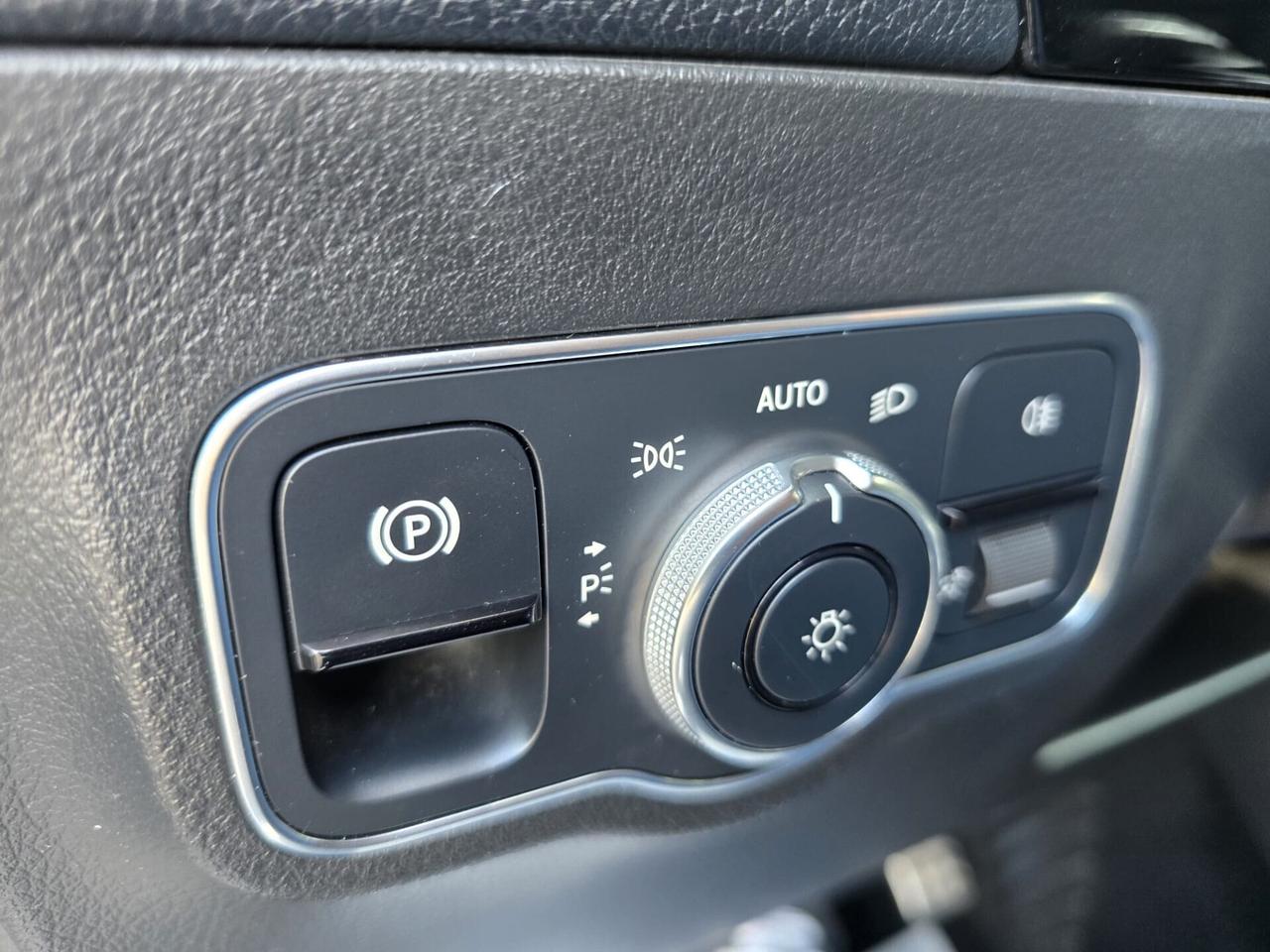 Mercedes B 180 d Aut. Premium Amg Line AMBIENTE LIGHT