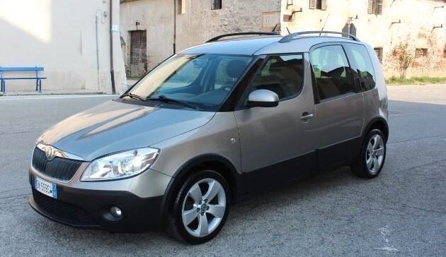Skoda Roomster 1.2 TSI 86CV Scout CROSSOVER ASSETTO RIALZATO CLIMA AUTOMATICO SENSORI PARK