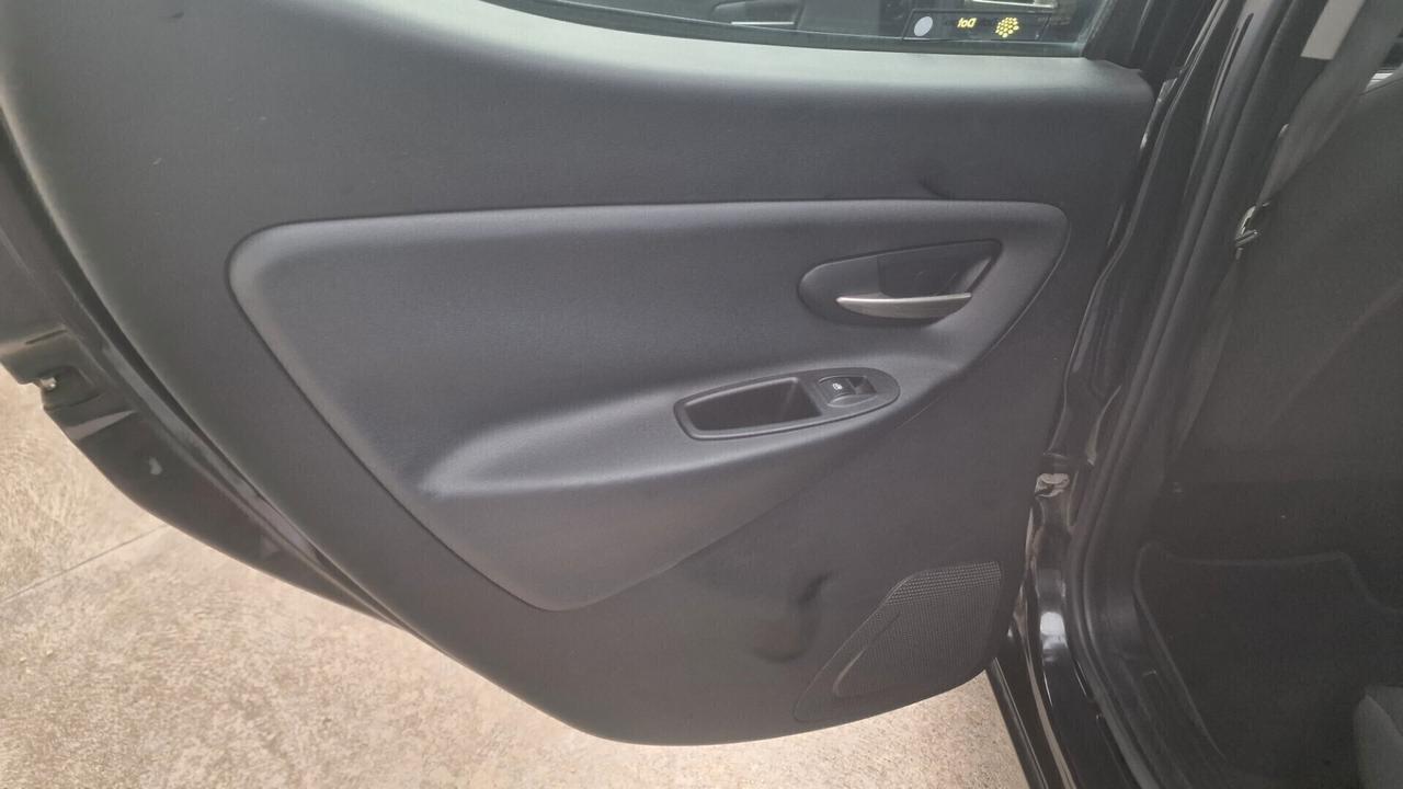 Lancia Ypsilon 1.2 69 CV 5 porte GPL Ecochic Gold