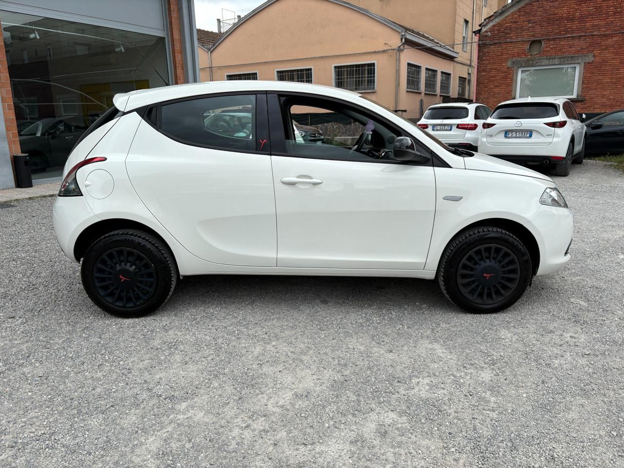 Lancia Ypsilon 0.9 TwinAir 85 CV Metano