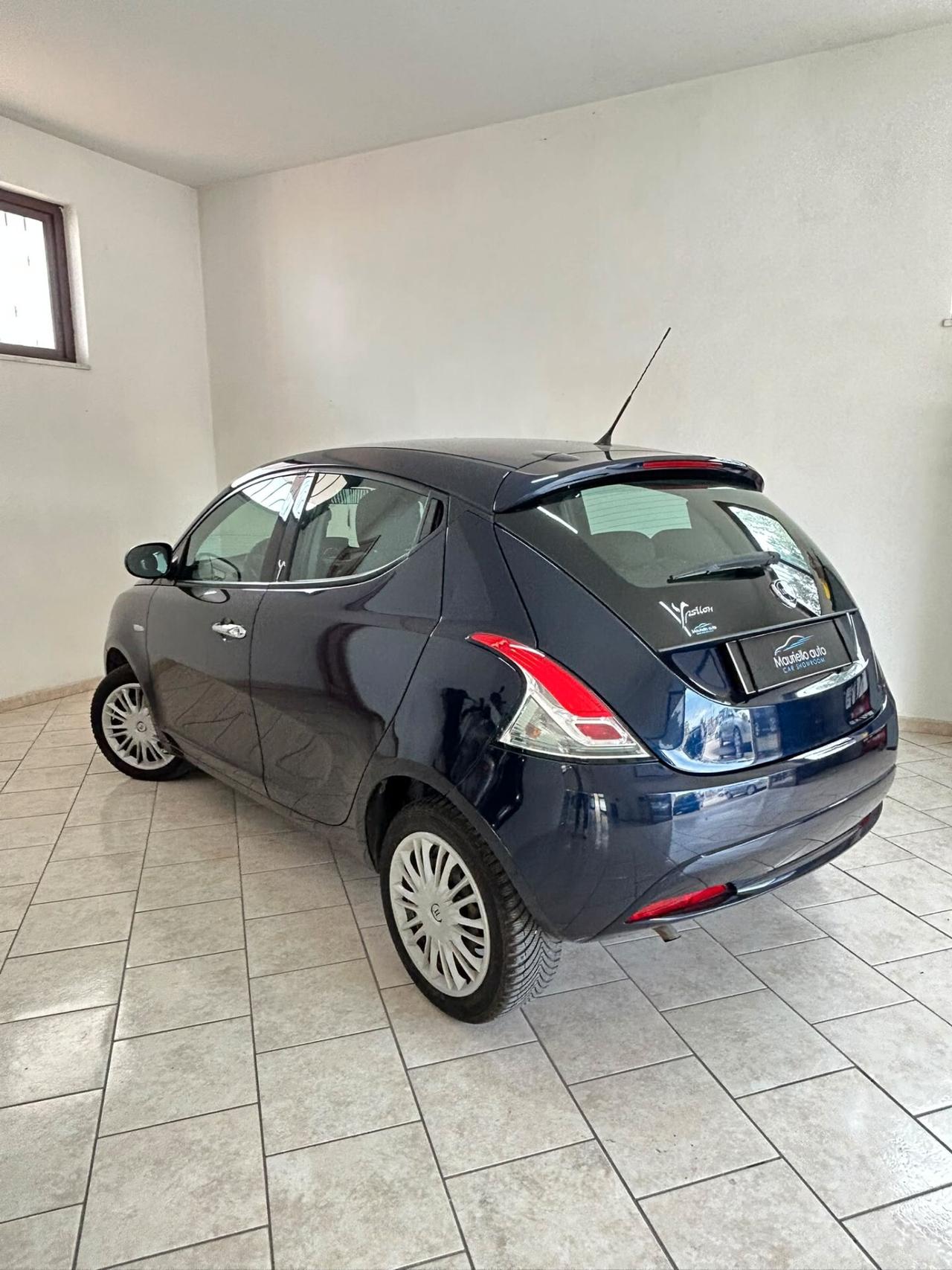 Lancia Ypsilon 1.2 69 CV 5 porte Silver