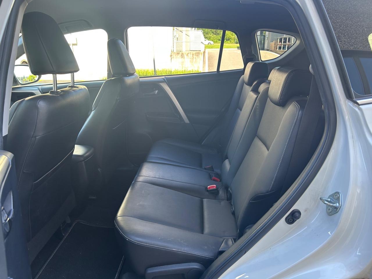 Toyota RAV 4 RAV4 2.2 D-CAT 150 CV 4WD Automatico Navi Pelle Xenon