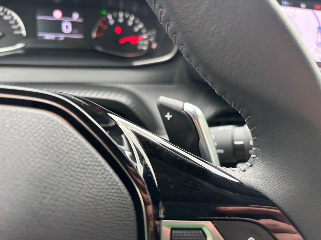 Peugeot 208 PureTech 100cv EAT8 5p Allure Pack