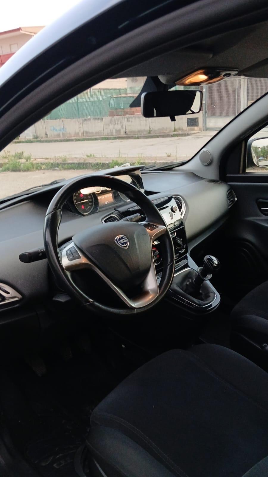 Lancia Ypsilon 1.2 69 CV 5 porte Platinum