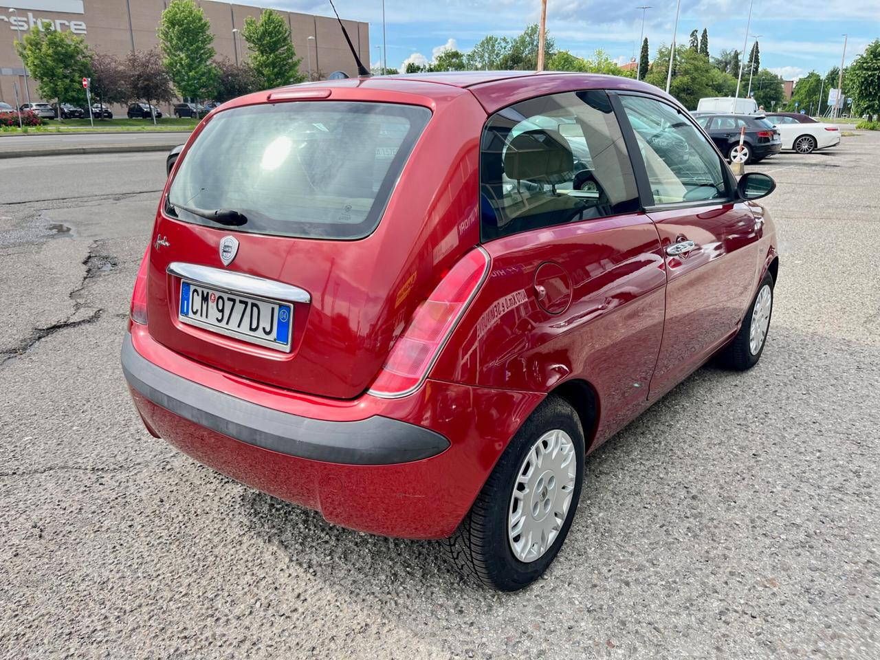 Lancia Ypsilon 1.2 16V Platino