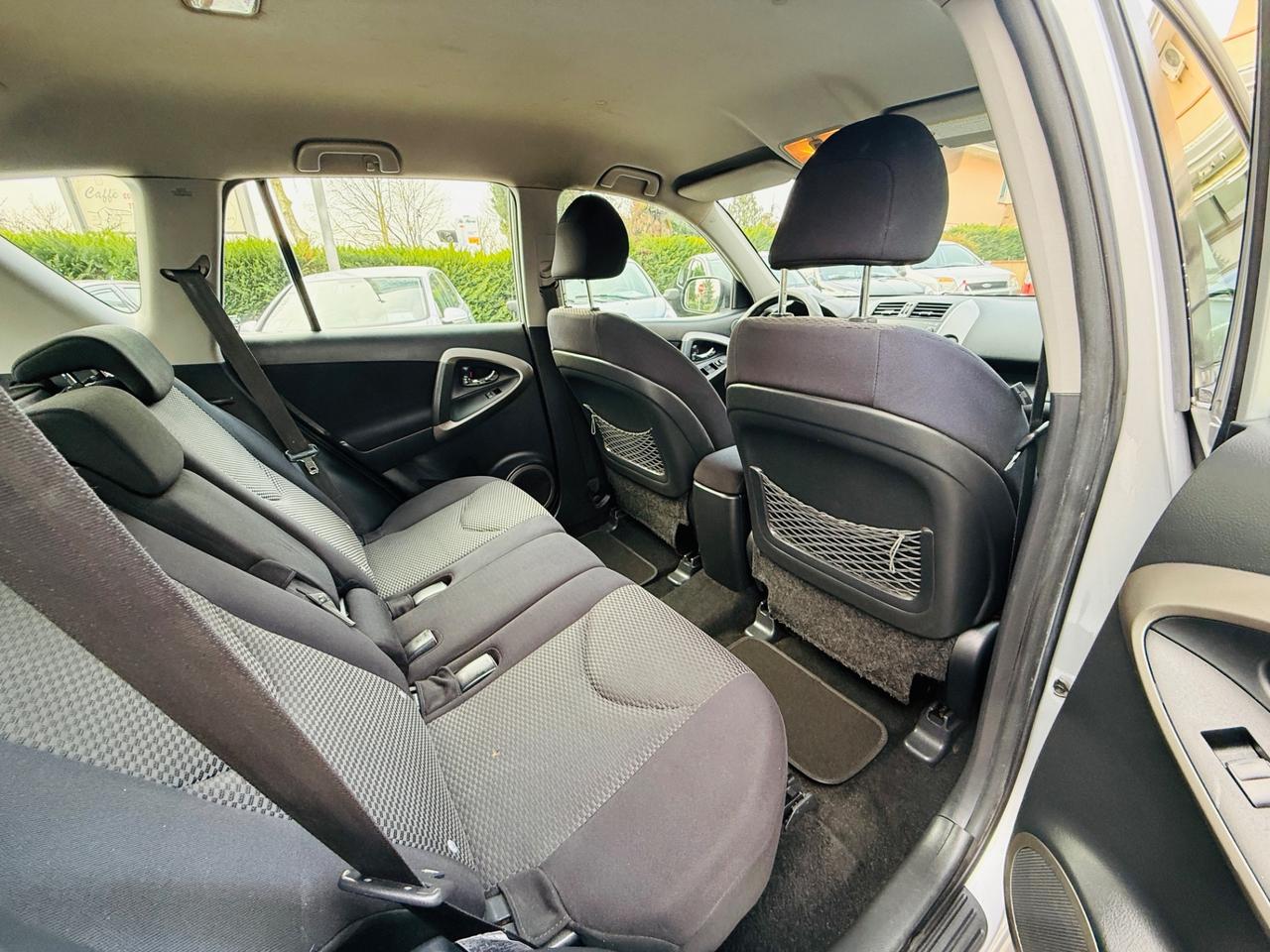 Toyota RAV 4 2.2 D-4D Gancio traino estraibile