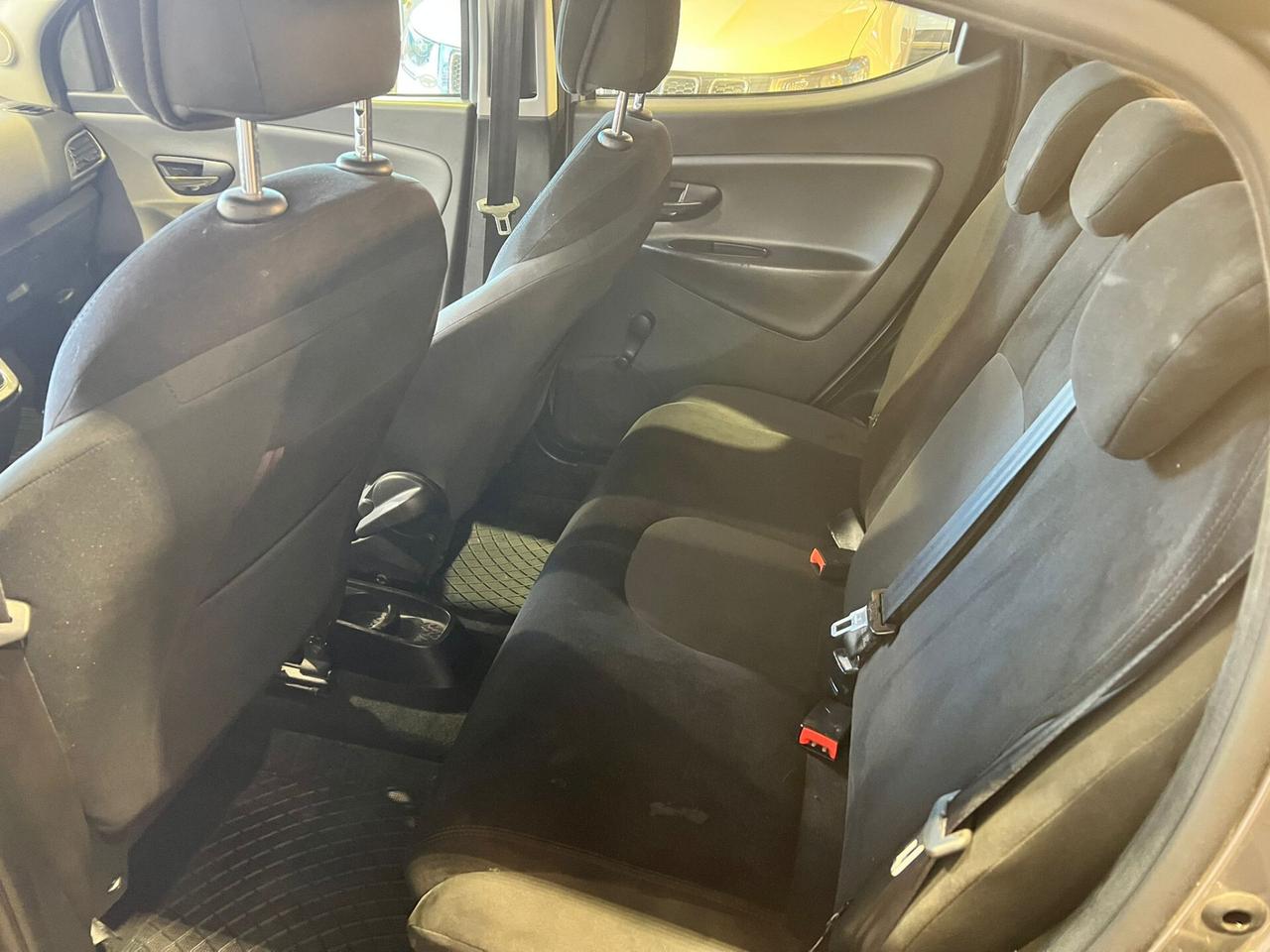 Lancia Ypsilon 1.2 69 CV 5 porte NEOPATENTATO