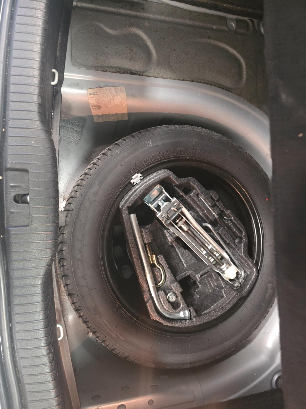 Volkswagen Golf 1.6 16V FSI 3p. Comfortline