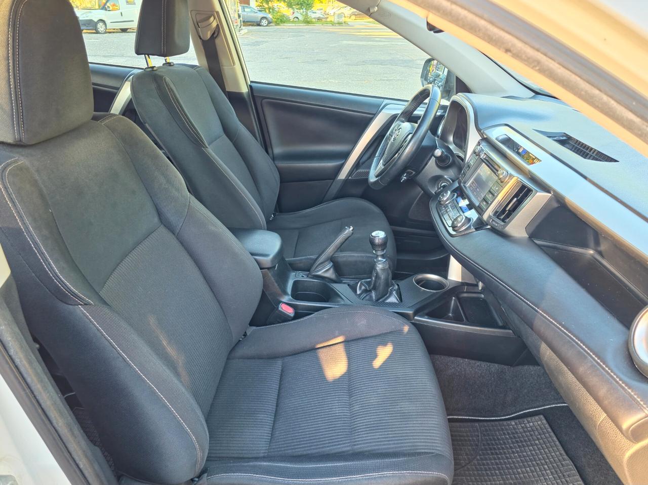 Toyota RAV 4 RAV4 2.0 D-4D 2WD CV-124 E5B Manuale NEO 2013
