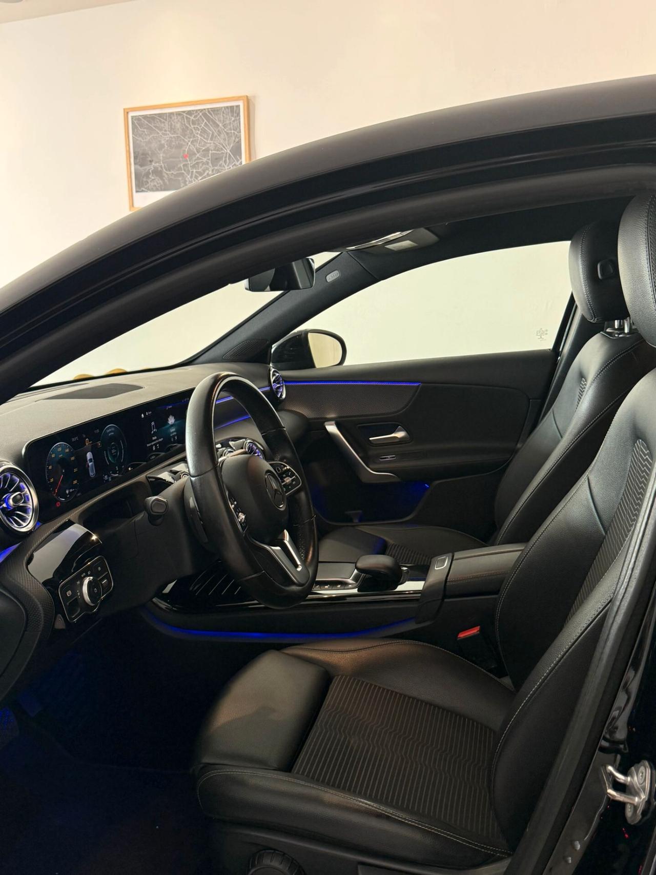 MERCEDES- BENZ A180d SPORT AUTOMATICA 2021 PACK LUCI