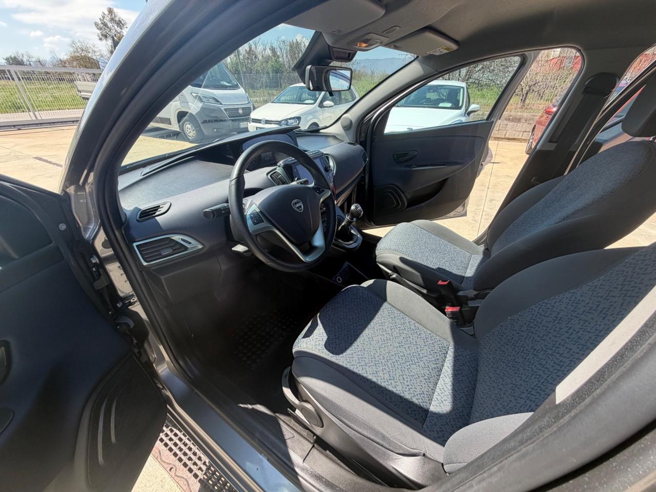 Lancia Ypsilon 1.0 FireFly 5 porte S&S Hybrid Gold