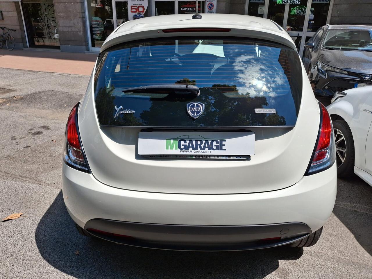 Lancia Ypsilon 1.0 FireFly 5 porte S&S Hybrid Ecochic Silver
