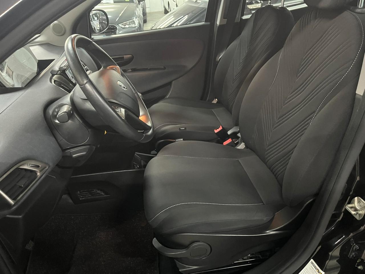 Lancia Ypsilon 1.0 Hybrid 5 porte