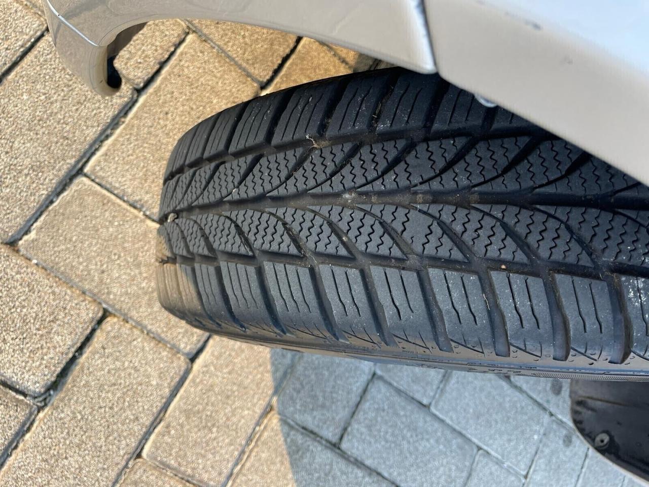 Toyota Yaris 1.0i 16V cat 5 porte Sol