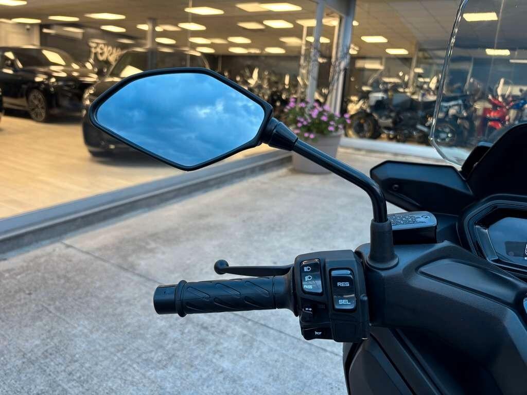 Yamaha X-Max 300 2023 /KM 24.000 Tuo a solo 45 Euro al mese