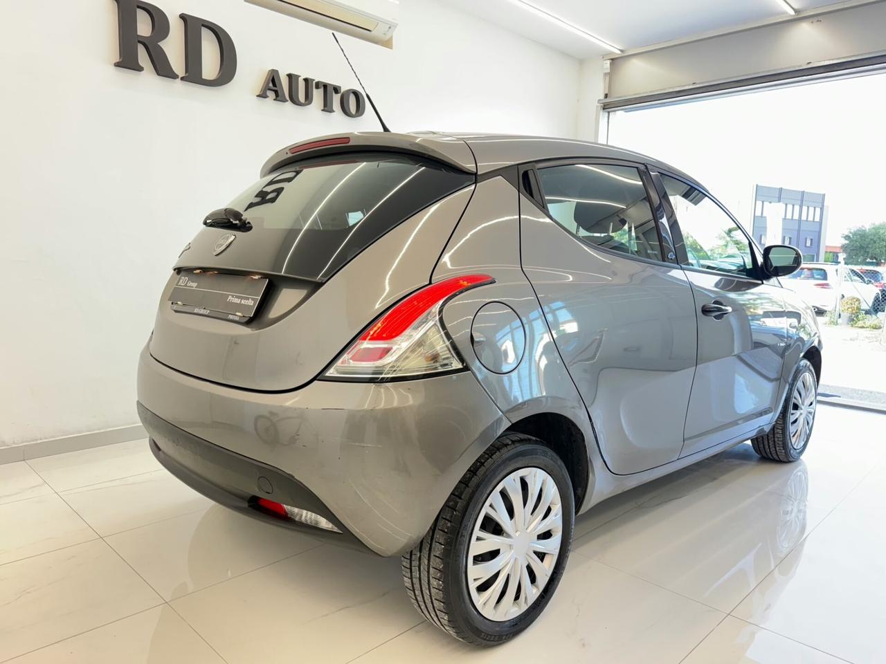 Lancia Ypsilon 1.2 69 CV 5 porte S&S Gold okneopatentati