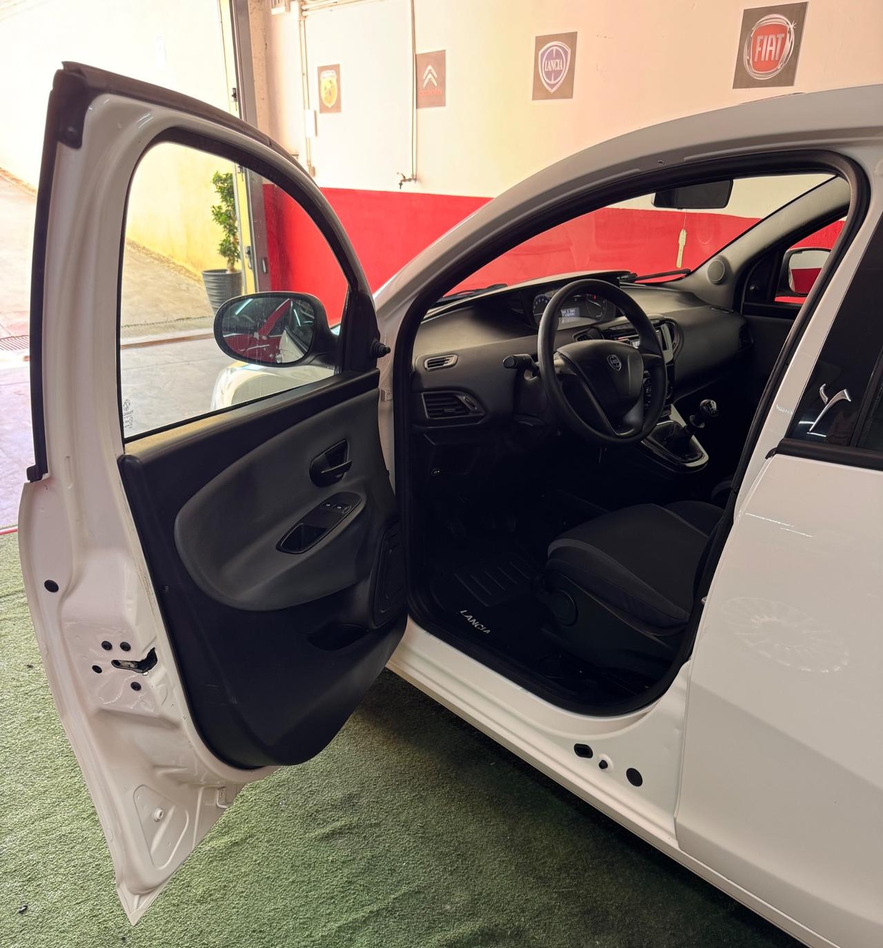 Lancia Ypsilon 1.2 69 CV 5 porte GPL Ecochic Silver