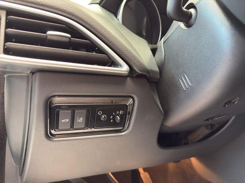 Jaguar XE JAGUAR XE 2.0 D 180cv 6m - PURE BUSINESS EDITION -