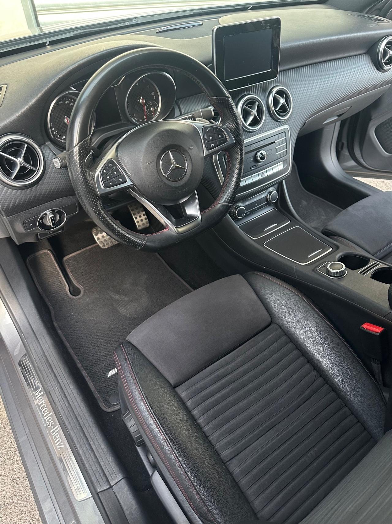 Mercedes-Benz A 200d Automatic Premium AMG