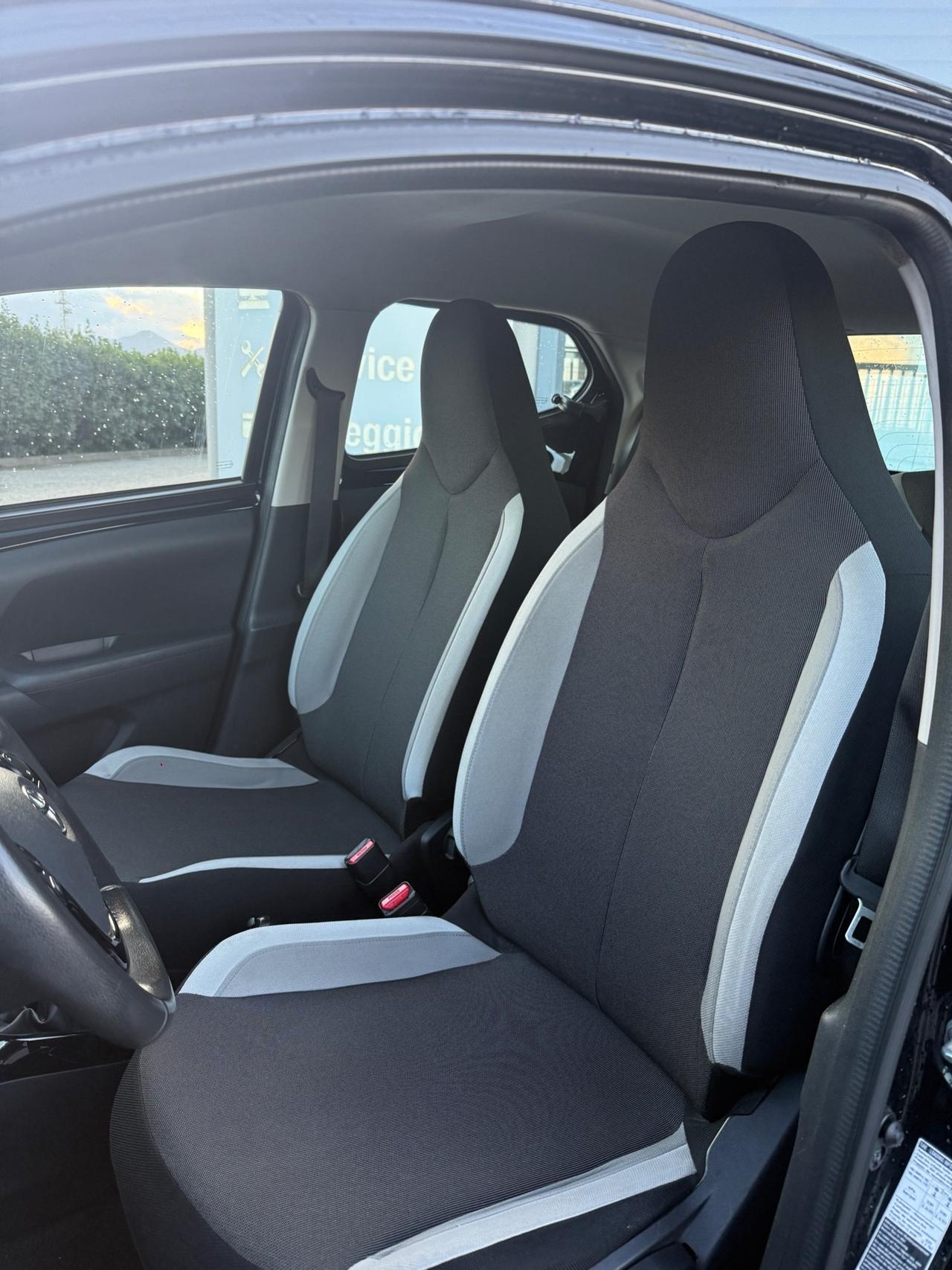 Toyota AYGO 1.0 Lounge XPLAY my14"