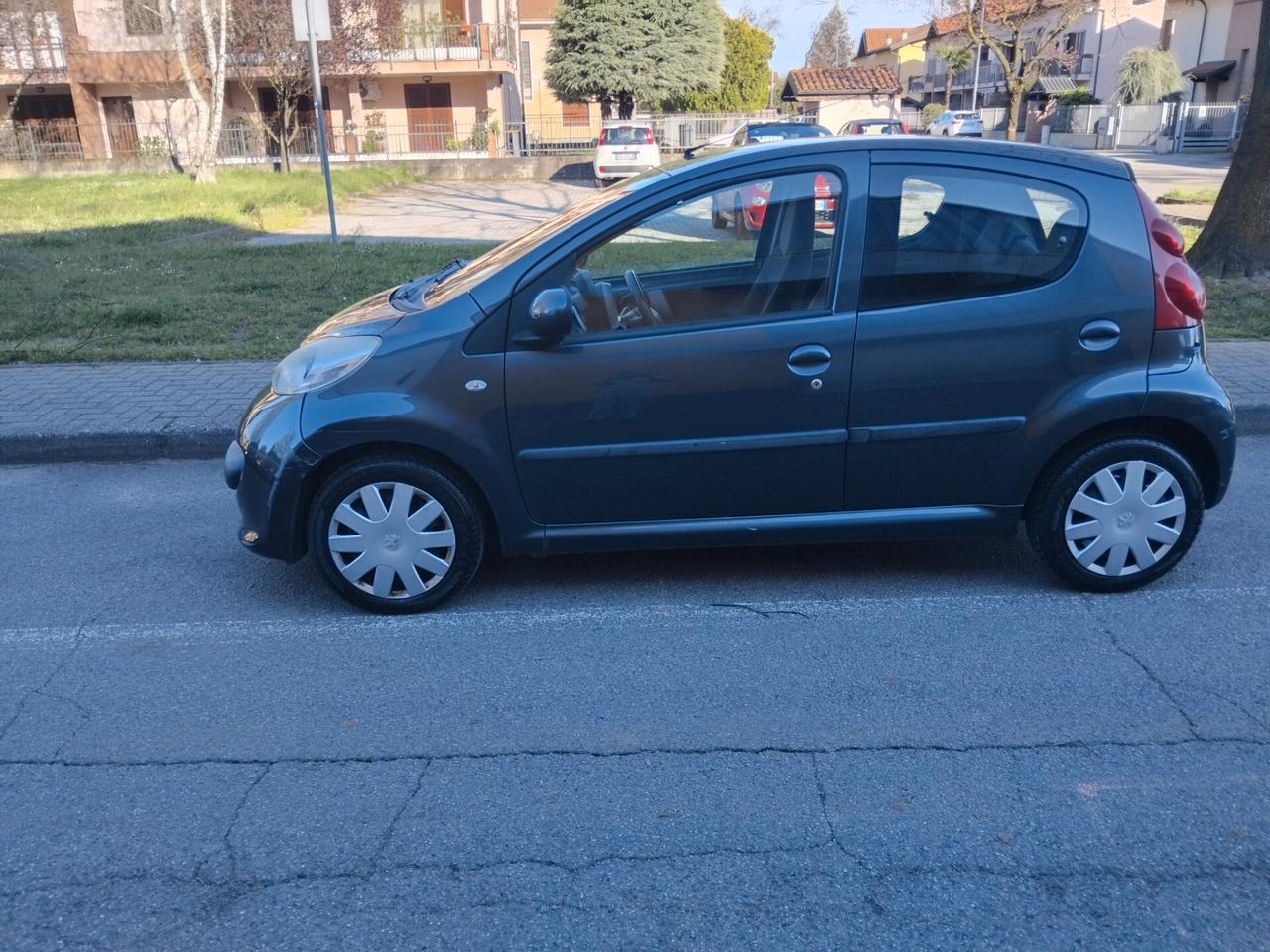 Peugeot 107 1.0 68CV 5p. Plaisir 2Tronic IDEALE PER NEO PATENTATI A SOLI 2.999 EURO