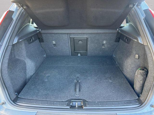 VOLVO XC40 B4 AWD Geartronic Momentum