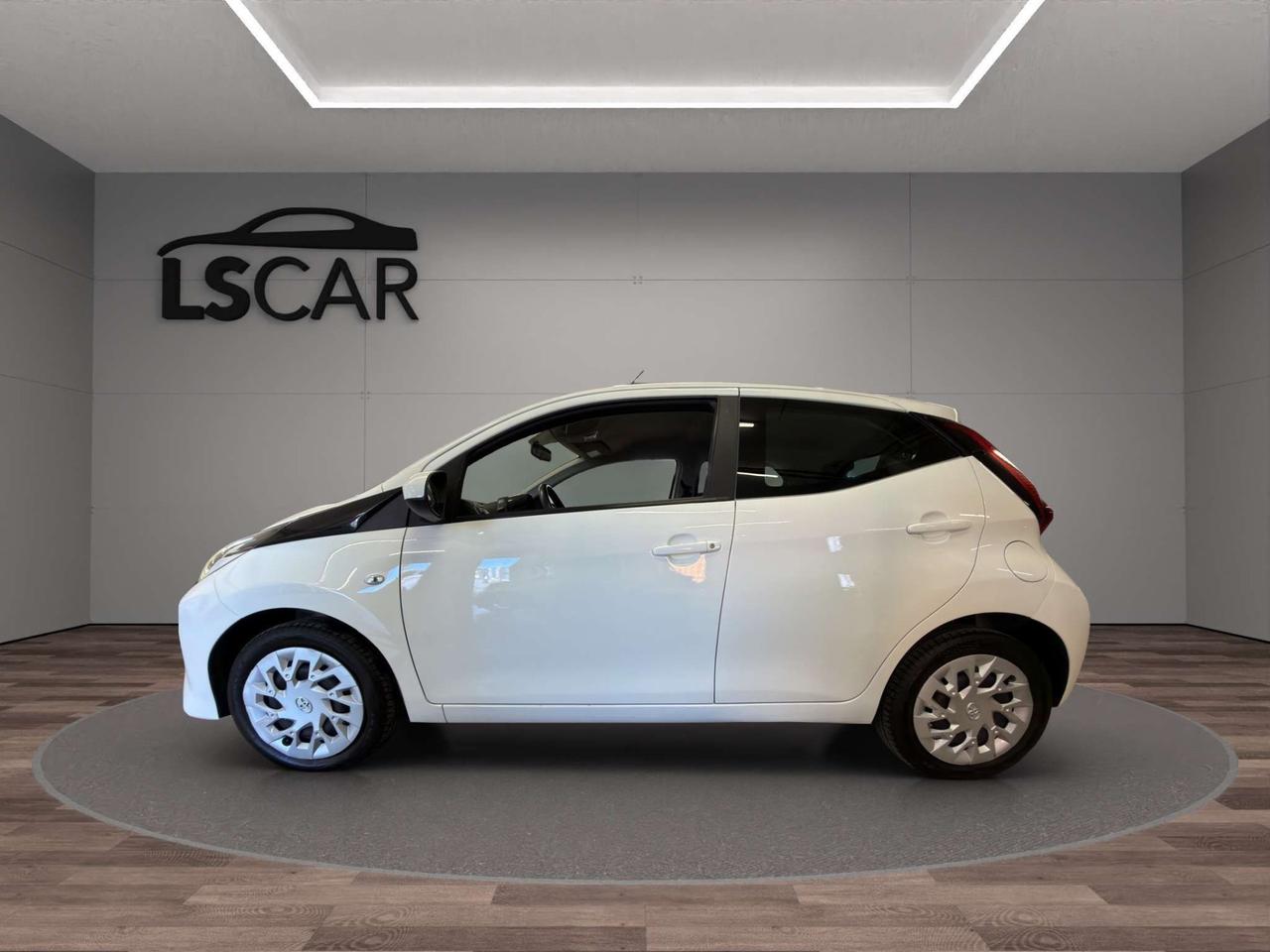 Toyota Aygo Aygo 5p 1.0 x-business 72cv