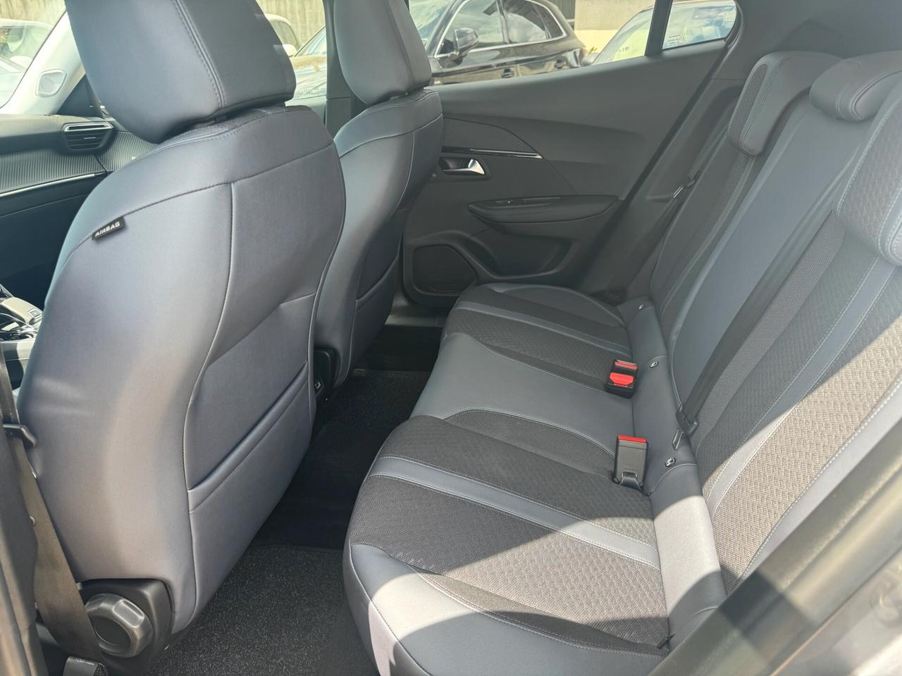 Peugeot 2008 PureTech 130 S&S EAT8 Allure