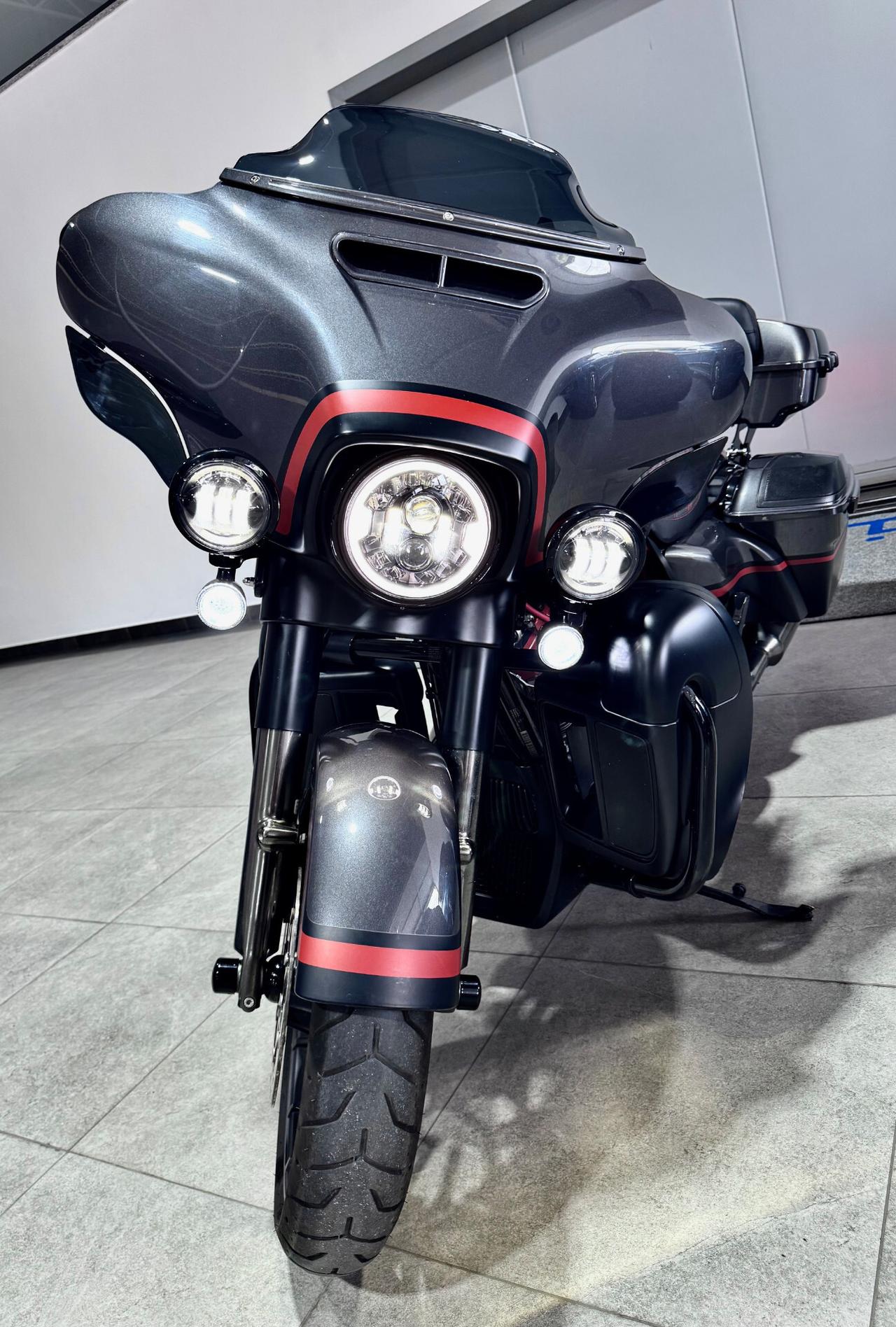 Harley-Davidson CVO Limited Ultra Glide 117 1923cc UNICA STRAFULL