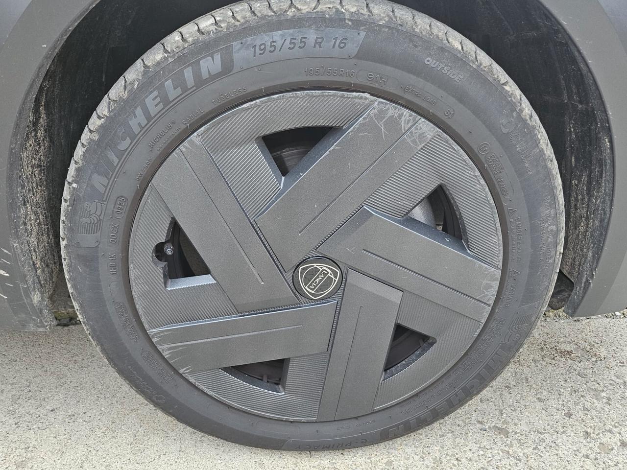 Lancia Ypsilon Hybrid e-DCT