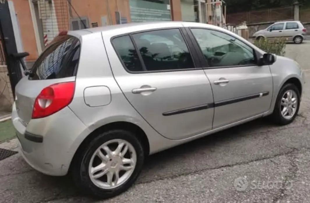 Renault Clio 1.2 benzina frizione e motore